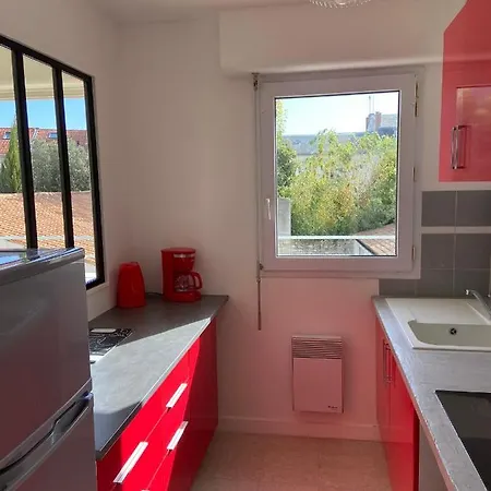 Centre-ville Au Calme Grand T2 Avec Terrasse