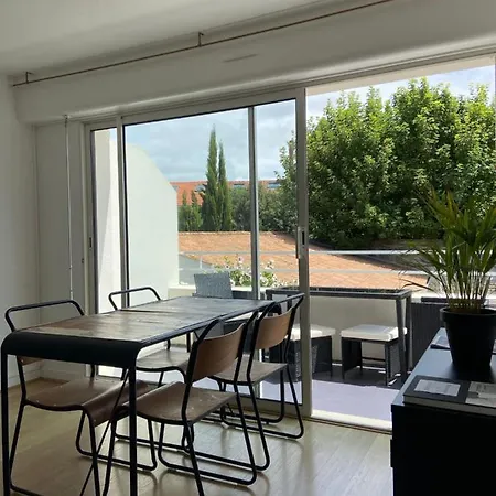 Apartment Centre-ville Au Calme Grand T2 Avec Terrasse La Rochelle (Charente-Maritime)