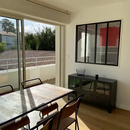 Apartment Centre-ville Au Calme Grand T2 Avec Terrasse