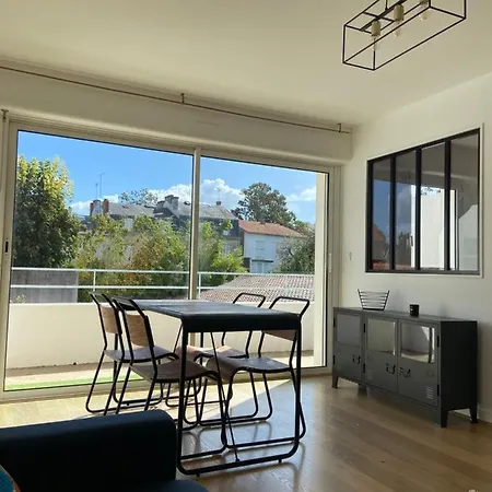 Apartament Centre-ville Au Calme Grand T2 Avec Terrasse *