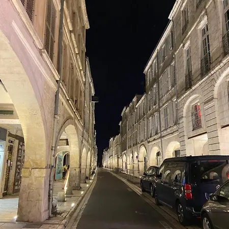 Centre-ville Au Calme Grand T2 Avec Terrasse