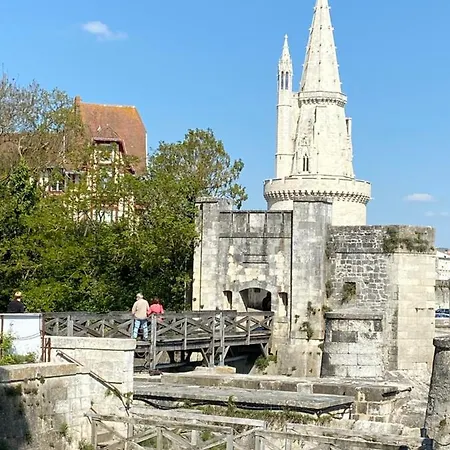 Centre-ville Au Calme Grand T2 Avec Terrasse La Rochelle