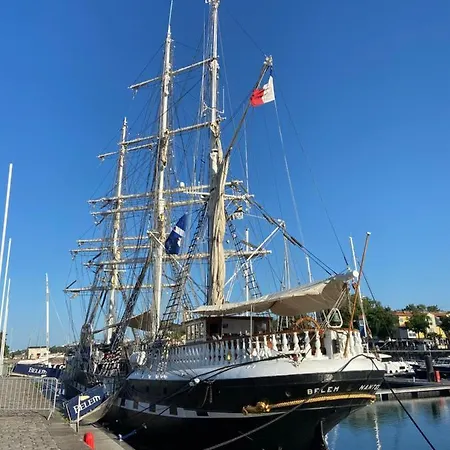 Centre-ville Au Calme Grand T2 Avec Terrasse Apartman La Rochelle