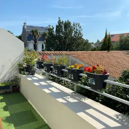 Centre-ville Au Calme Grand T2 Avec Terrasse