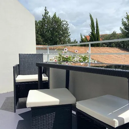 Centre-ville Au Calme Grand T2 Avec Terrasse Apartment