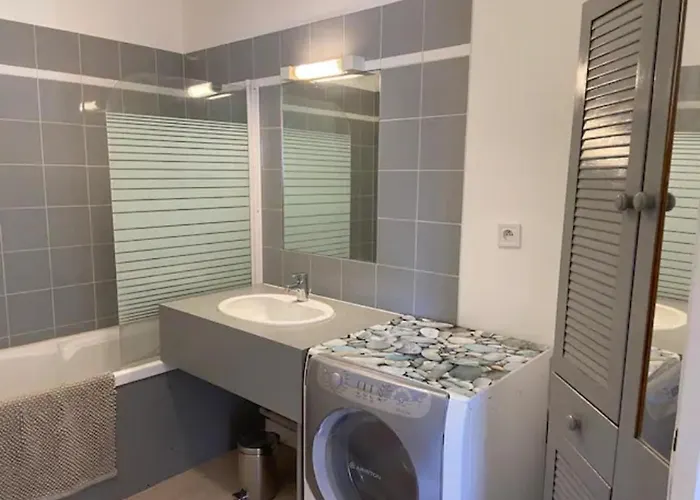 アパート Centre-ville Au Calme Grand T2 Avec Terrasse ラ・ロシェル