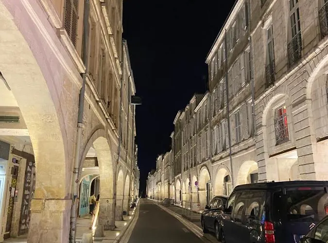 Centre-ville Au Calme Grand T2 Avec Terrasse