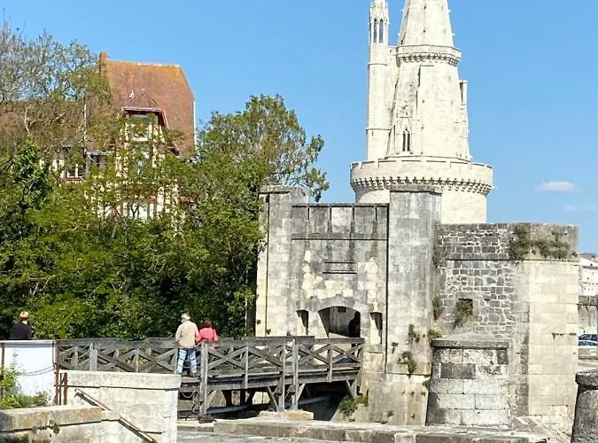 Centre-ville Au Calme Grand T2 Avec Terrasse ラ・ロシェル