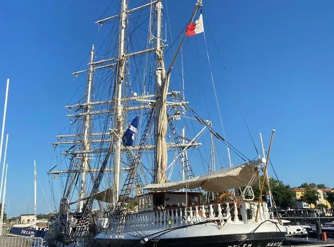 Centre-ville Au Calme Grand T2 Avec Terrasse アパート ラ・ロシェル