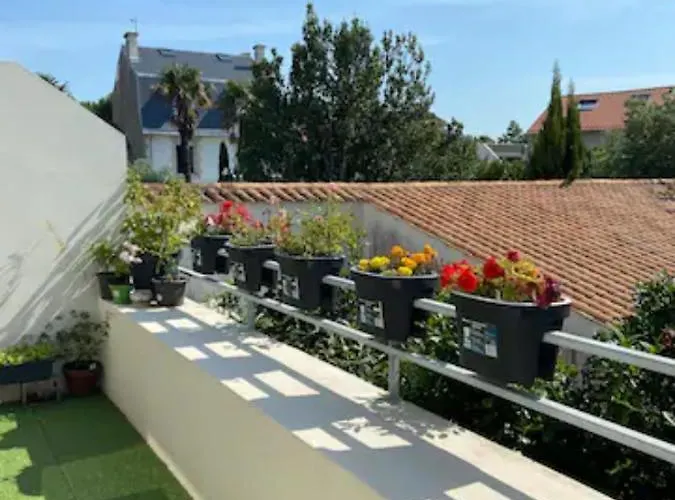 Centre-ville Au Calme Grand T2 Avec Terrasse